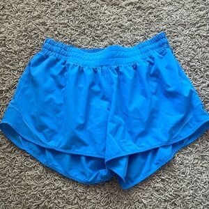 Lululemon Low Rise Hotty Hot 4 in Shorts